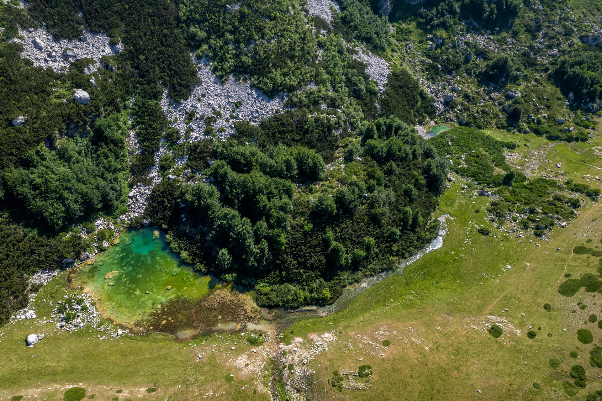 Modro, Srablje, Valovito lake and pass Sedlo